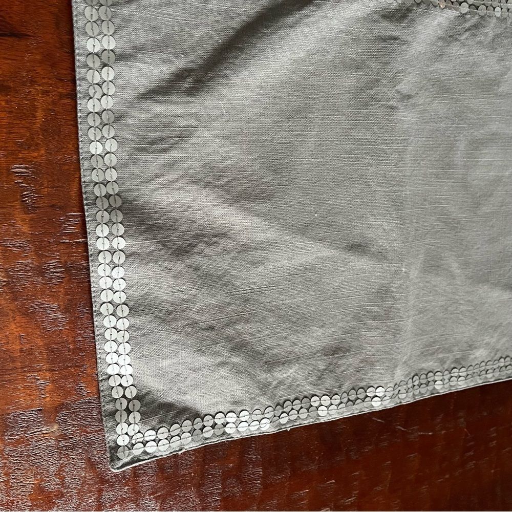 Table runner grey & silver sequins - Picture 5 of 5